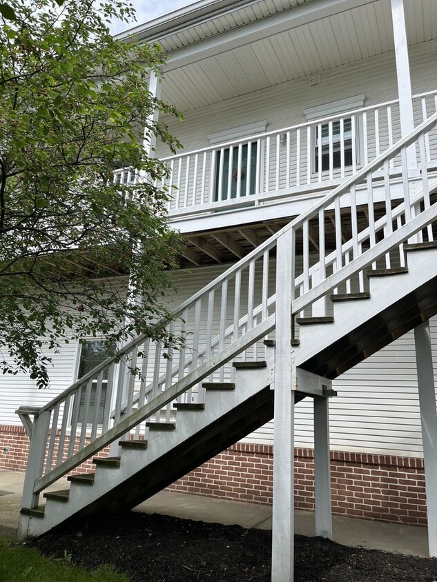 Building Photo - One bedroom close to downtown!