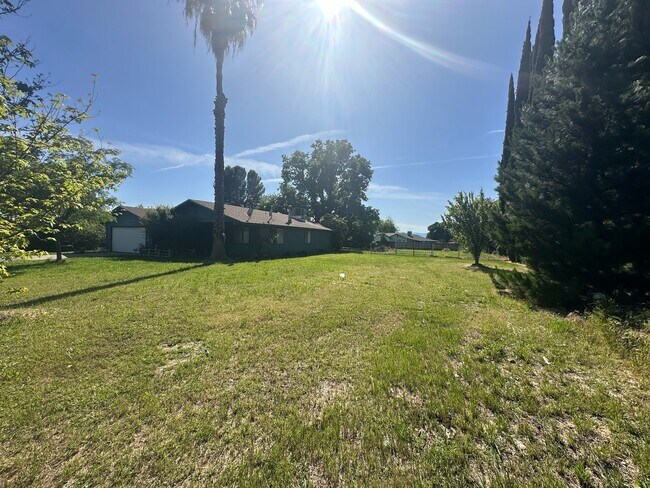 Foto del edificio - 8285 Buena Vista Ave