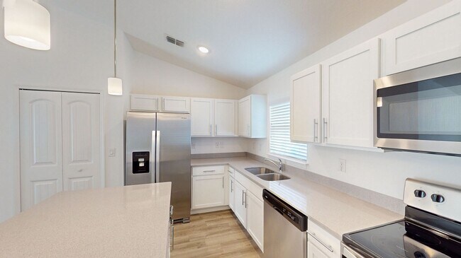 Building Photo - $500 OFF 1ST MONTHS RENT, Brand new 4/2 ho...