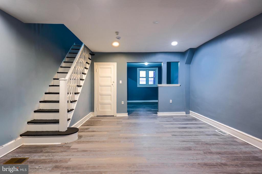 Building Photo - 6746 Linmore Ave