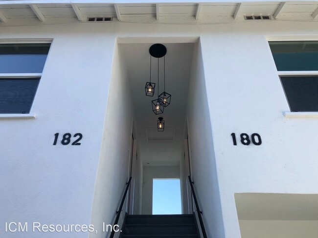Building Photo - 180-188 N Oak Knoll Ave