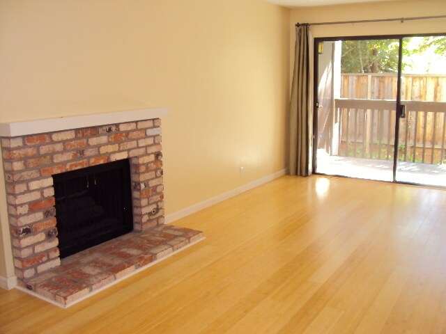 Primary Photo - 226 W Edith Ave