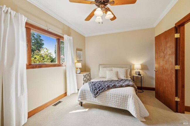 Foto del edificio - 1500 Longhorn Ln