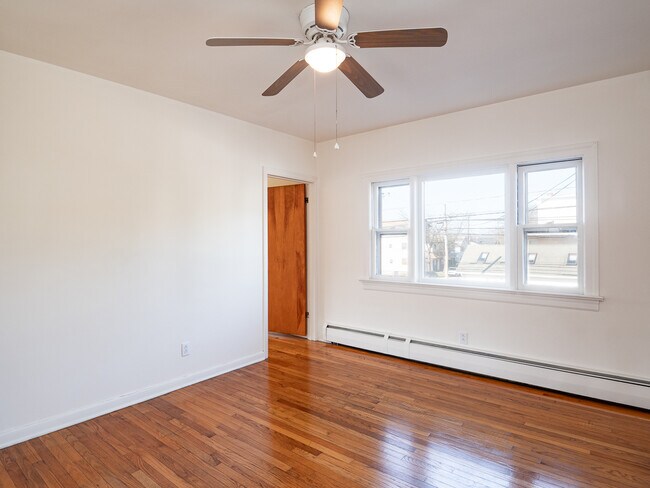 Living Room - 901 S Webster Ave