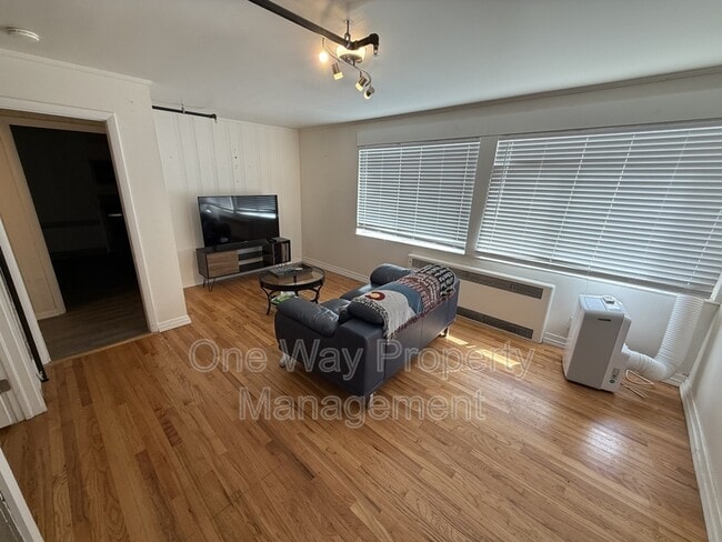 Building Photo - 1012 8th St