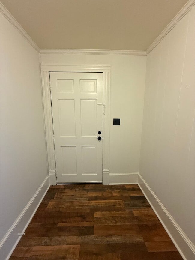 Building Photo - Beautiful Historic Clover Home!