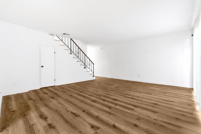 Foto del edificio - 5240 Whitsett Ave