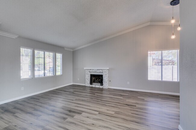 Foto del edificio - 8392 Gresham Dr