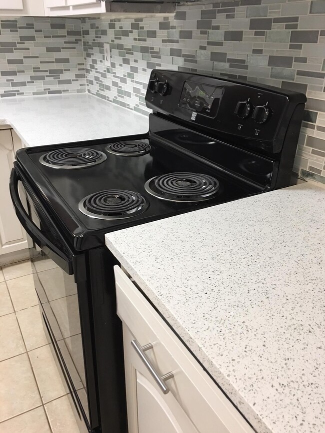 Building Photo - Upgraded 2BR/2.5BA Townhome for Rent – $1,...