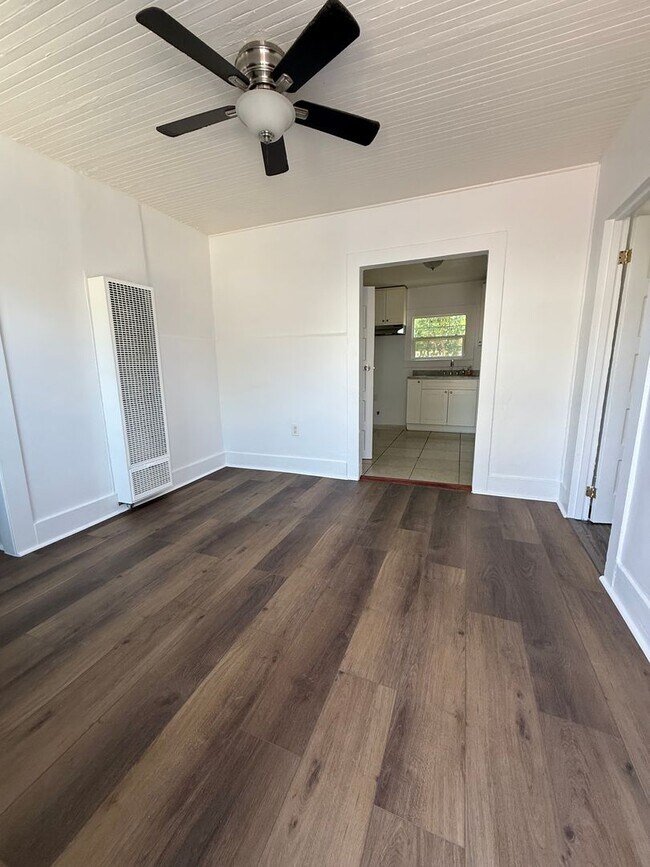 Building Photo - 7400 Roseberry Ave