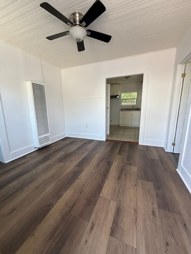 Building Photo - 7400 Roseberry Ave