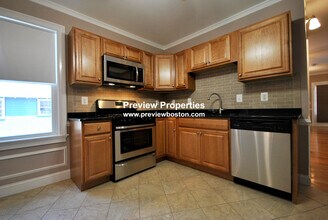 Building Photo - 38 Turner St