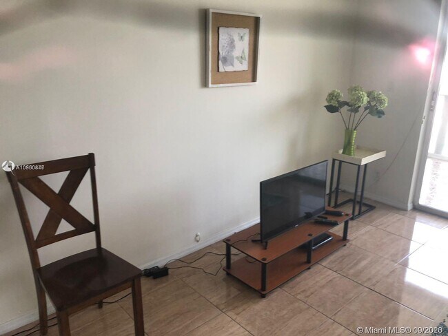 Foto del edificio - 900 NE 12th Ave