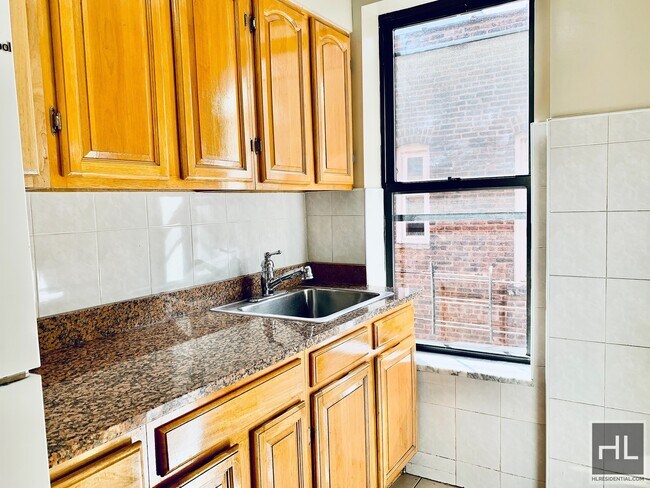 Building Photo - LARGE 3 BEDROOM SUNSET PARK!! 61 STREET