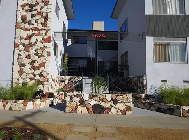 Foto del edificio - 8665 Pickford St