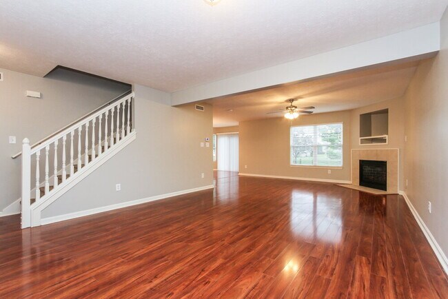 Foto del edificio - 12046 Royalwood Dr