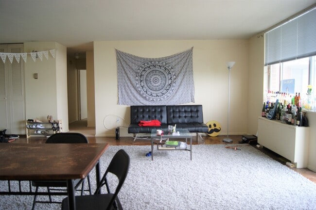 Building Photo - Spacious 2 Bedroom Condo at Gateway Park n...