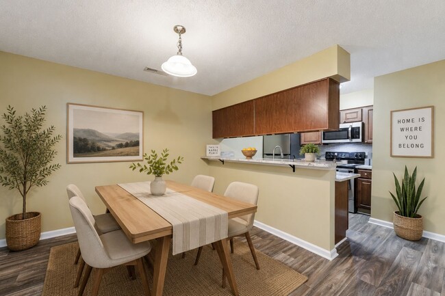 Building Photo - Chason Ridge Apartment Homes