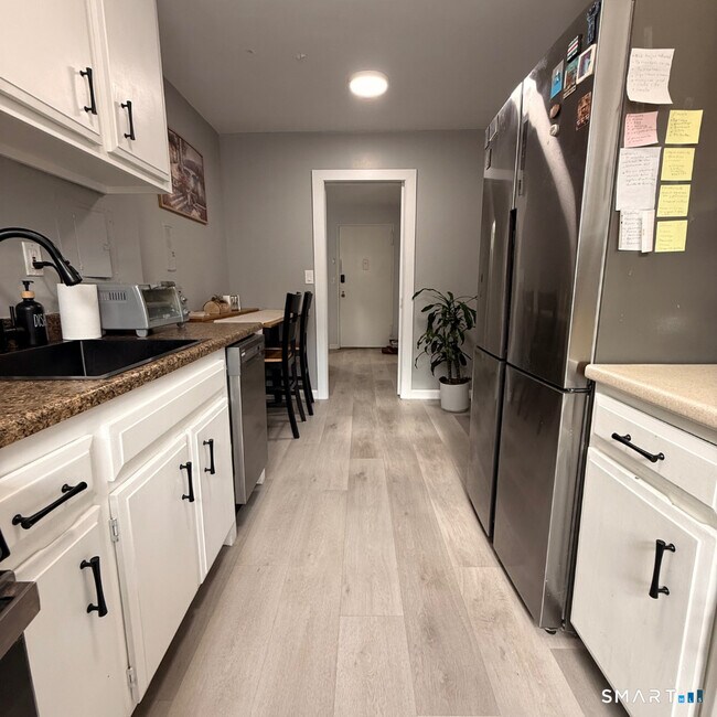 Foto del edificio - 30 Glenbrook Rd