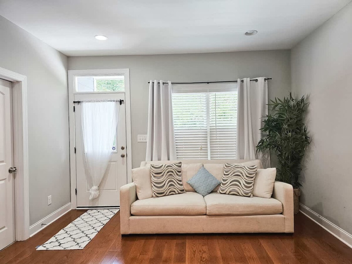Foto principal - 713 N Columbia St