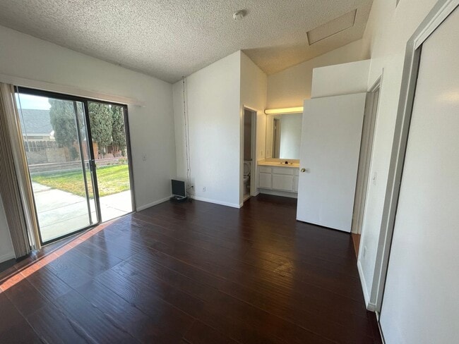 Foto del edificio - Charming Home in Hesperia- HOA Community- 3 Bedrooms, 2 Bathrooms, Community Park