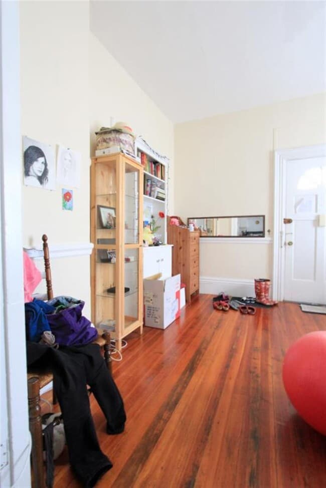 Building Photo - 4 Forest St