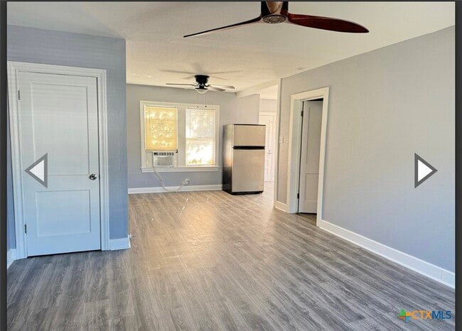 Building Photo - 1003 E Sabine St