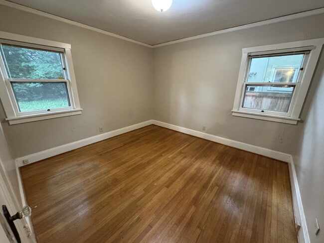 Building Photo - Bungalow in the Heart of Hawthorne Neighbo...