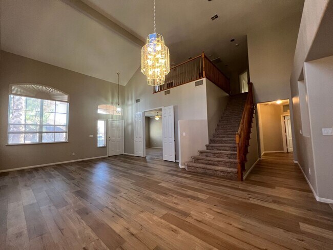 Building Photo - 4 Bedroom with Bedroom Downstairs, Pool, O...
