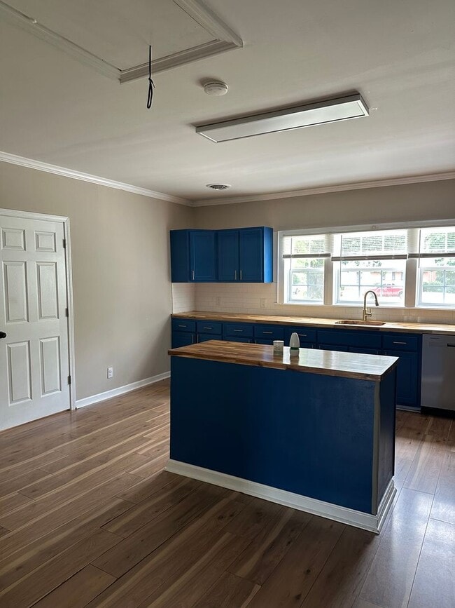 Building Photo - 1008 Speight St