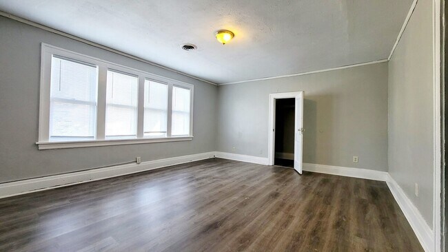 Building Photo - 802 N Olive St