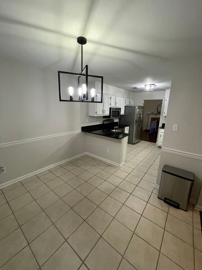 Building Photo - 8544 Highland Glen Cir N