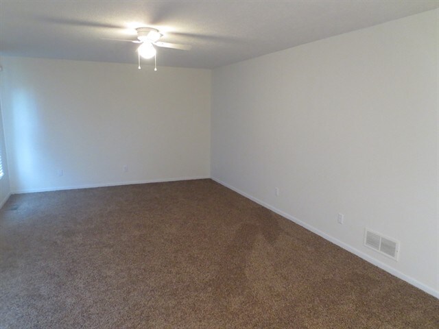 Foto del edificio - 437 Hunters Ct