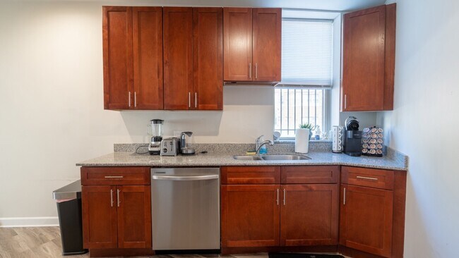 Building Photo - 2048 W Touhy Ave
