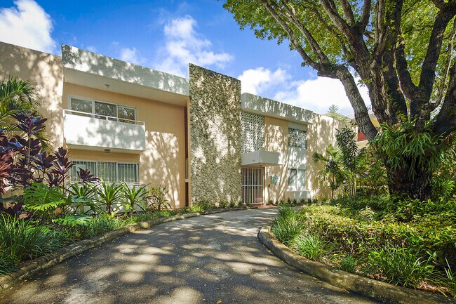 Foto del edificio - 1235 Mariposa Ave