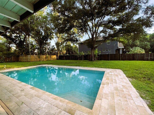 Foto del edificio - 1003 W River Heights Ave