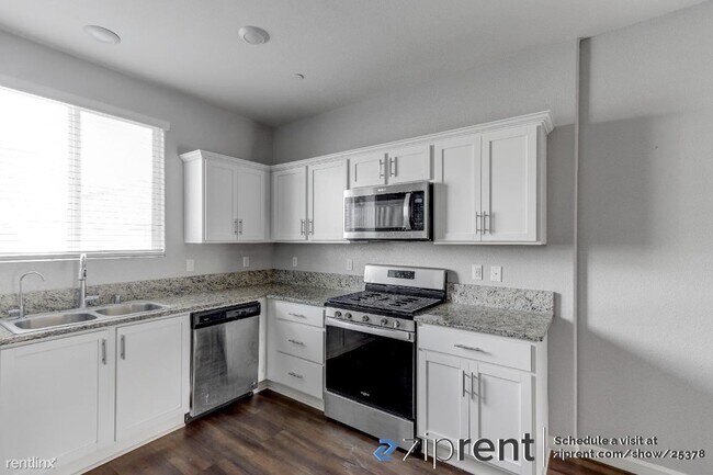 Building Photo - 4 br, 2.5 bath House - 174 Sullivan Dr, Me...