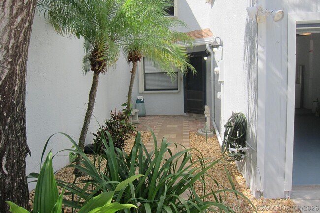 Foto del edificio - 1517 Woodbridge Lakes Cir