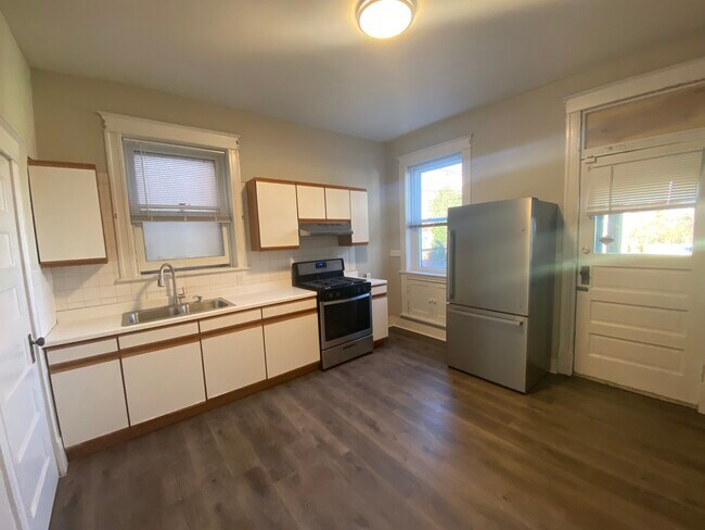 Foto del edificio - 6027 McPherson Ave