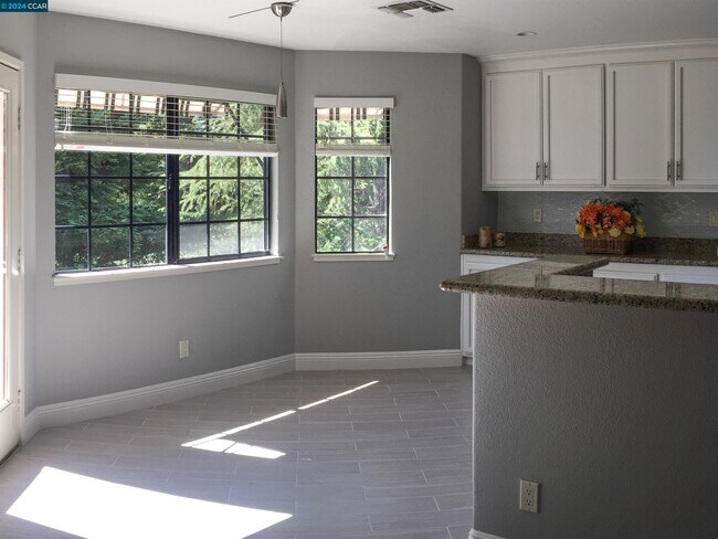 Building Photo - 226 Canyon Woods Way