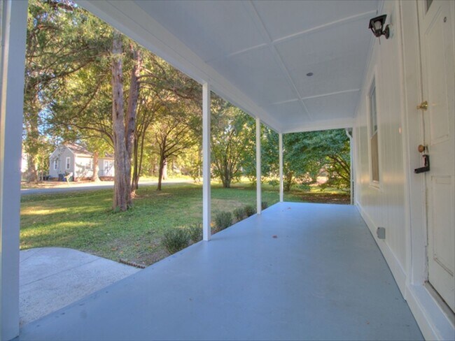 Foto del edificio - Recently Updated 2 Bedroom 2 Bath Home in ...