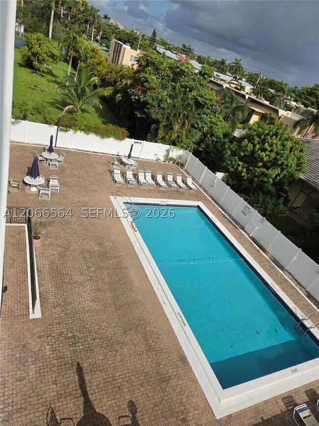 Foto del edificio - 1301 NE 7th St