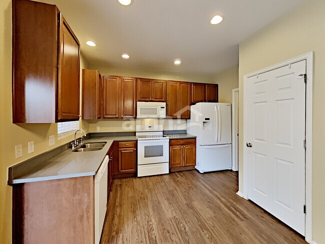 Building Photo - 209 Homestead Way
