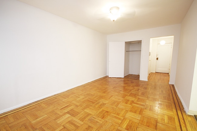 Building Photo - 44-15 43rd Ave