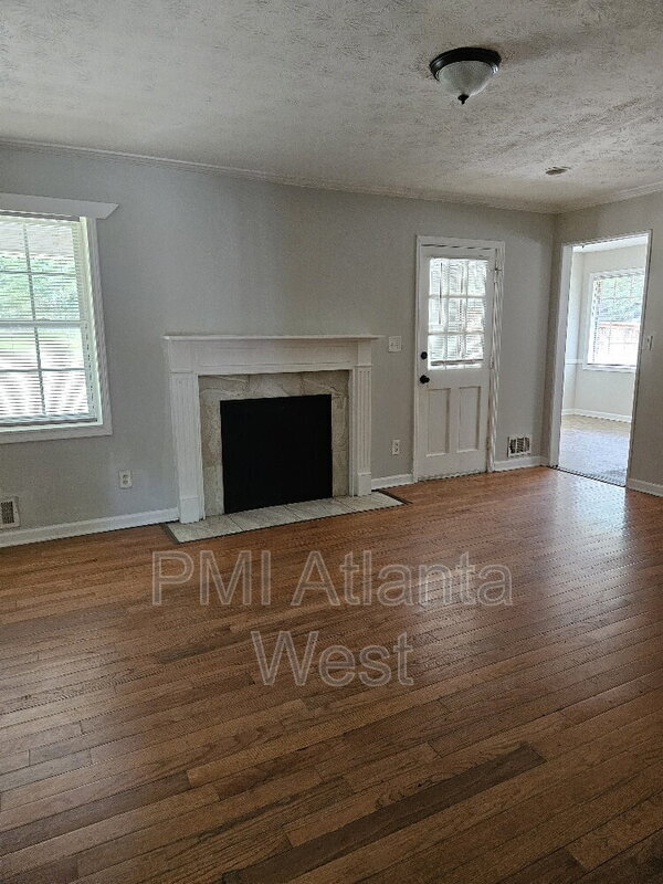 Building Photo - 2250 Sandgate Cir SW