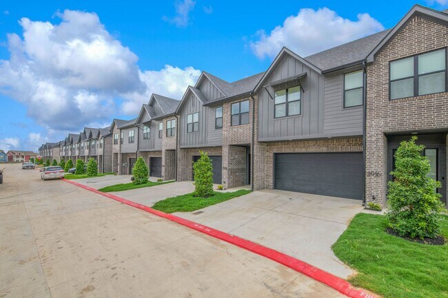 Foto del edificio - Brand NEW 4 Bedroom 4.5 Bathroom Townhome at The Urban Available for June Pre-lease!