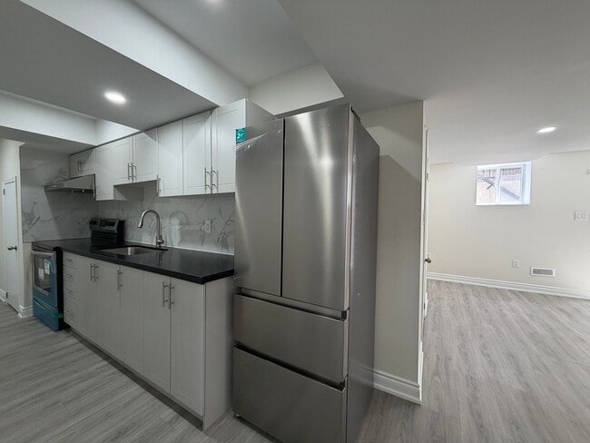 Building Photo - 1106 Little Cres