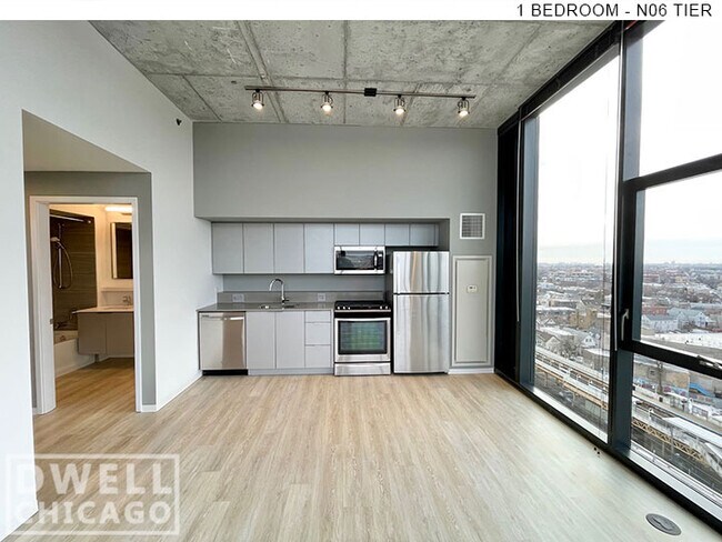 Foto del edificio - 2295 N Milwaukee Ave