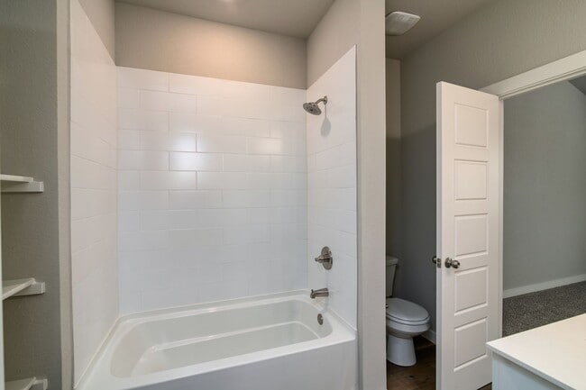 Building Photo - GORGEOUS 2 BEDROOM FOUR PLEX LOCATED IN MI...