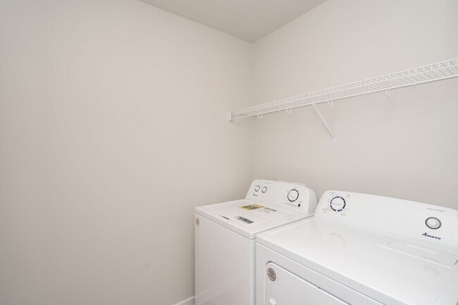 Foto del edificio - New 3 Bedroom Two Story Twin Home for Rent!